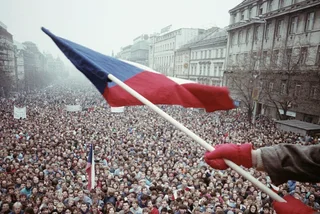 A filled Wenceslas Square in November 1989 (US Embassy)