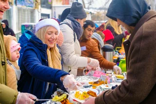 International Volunteer Day: Help an expat-founded charity feed and clothe Prague’s homeless this winter