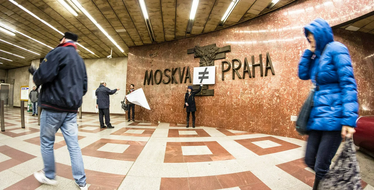 Petition aims to remove Moscow sculpture from Prague's Anděl metro station